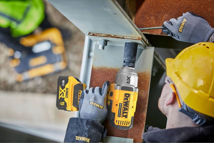 Гайковерт ударный аккумуляторный бесщёточный DeWALT DCF900P2T DCF900P2T фото