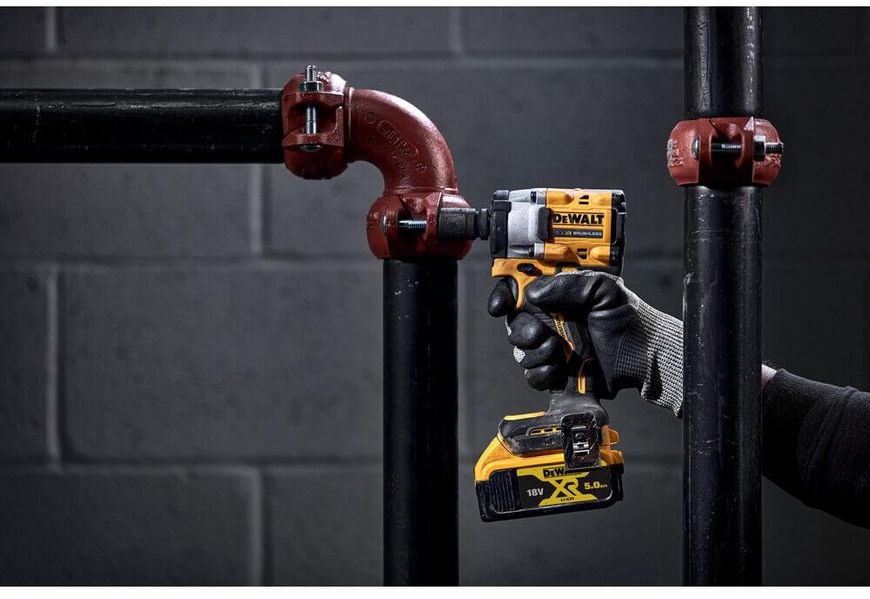 Гайковерт ударний акумуляторний безщітковий DeWALT DCF922NT DCF922NT фото