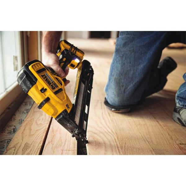 Пистолет гвоздезабивной аккумуляторный бесщёточный DeWALT DCN650P2 DCN650P2 фото