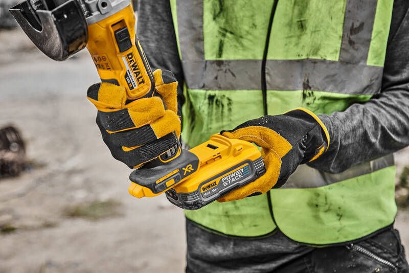 Шліфмашина кутова - болгарка акумуляторна безщіткова DeWALT DCG405H2T DCG405H2T фото